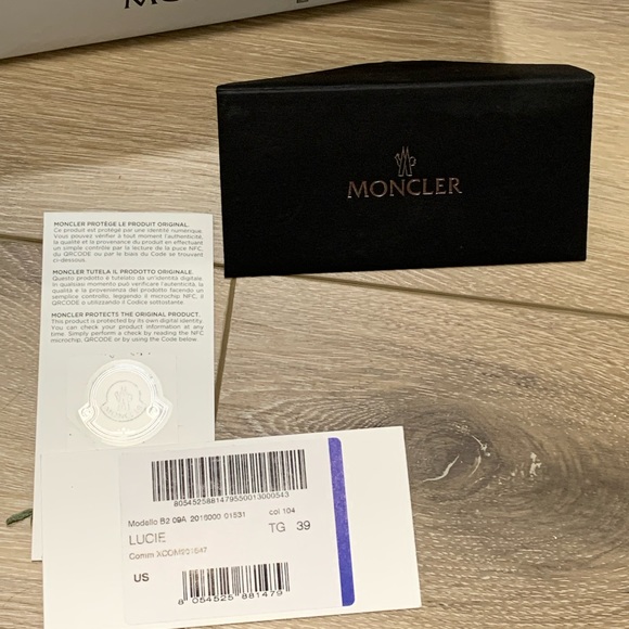 100% authentic Moncler Lucie scarpa sneaker silver metallic fur 39 us 9 - Picture 16 of 16